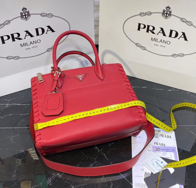 prada canta saffiano orgulu kirmizi 29x24cm