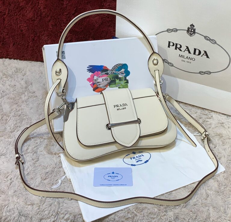 prada canta sidonie logo shoulder krem 29x15