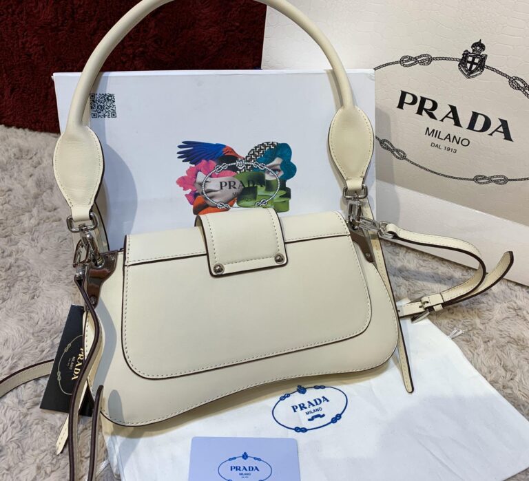 prada canta sidonie logo shoulder krem 29x15