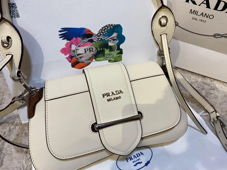prada canta sidonie logo shoulder krem 29x15