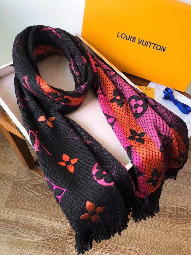 louis vuitton atki logomania siyah renkli logo 180x33 cm