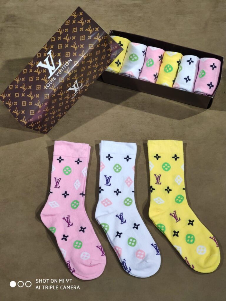 louis vuitton corap 6 adet standart beden mavi sari pembe set