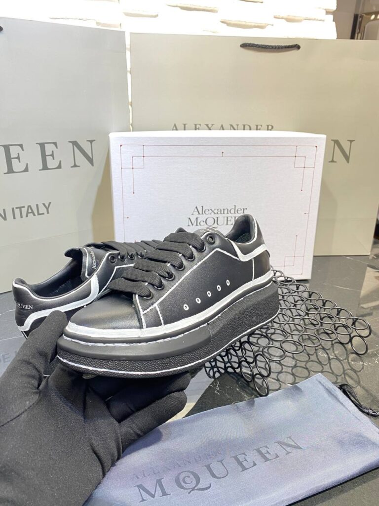 alexander mcqueen ayakkabi ozel seri siyah beyaz sneaker