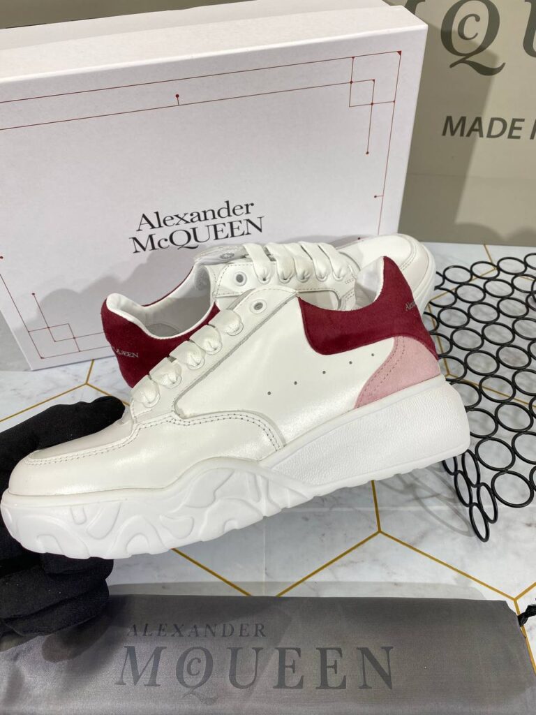 alexander mcqueen ayakkabi sneaker beyaz pudra bordo