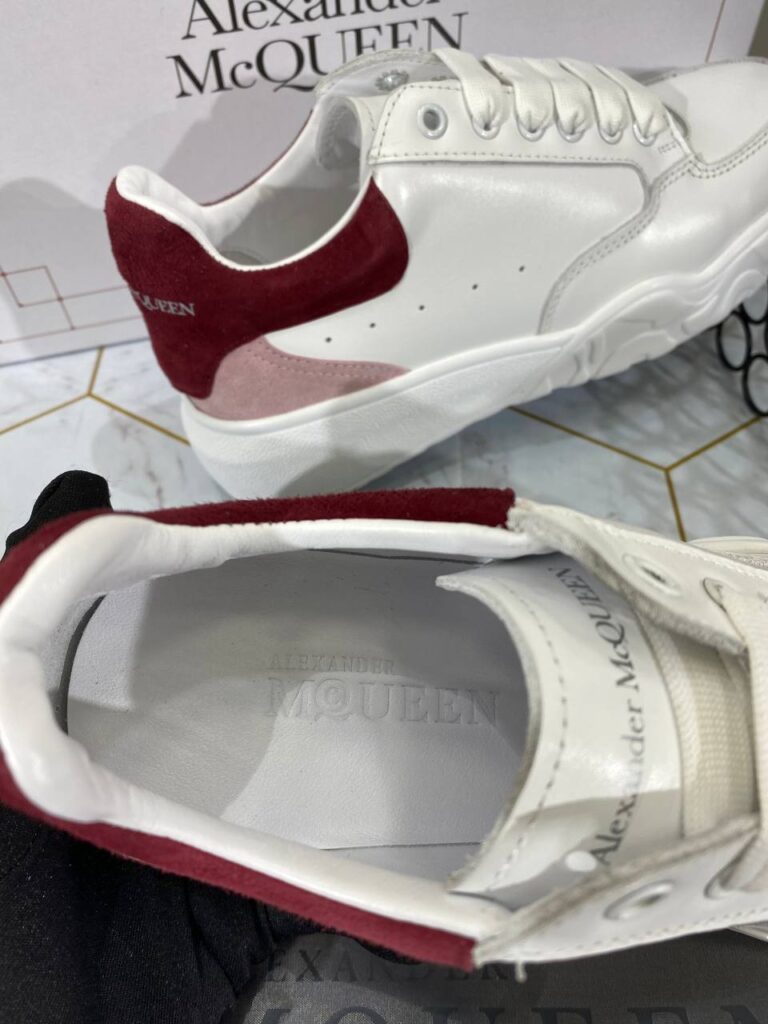 alexander mcqueen ayakkabi sneaker beyaz pudra bordo