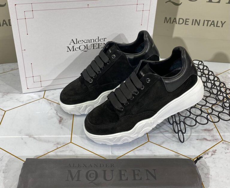 alexander mcqueen ayakkabi sneaker beyaz siyah suet