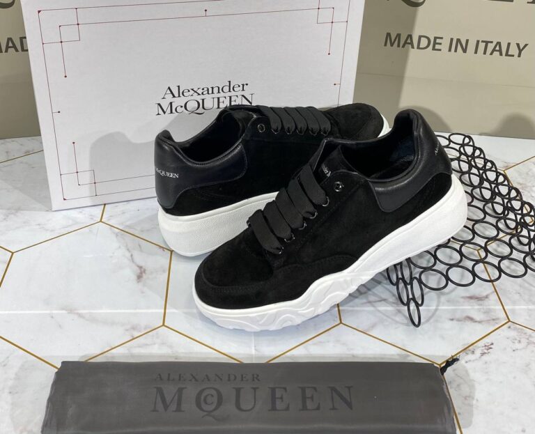 alexander mcqueen ayakkabi sneaker beyaz siyah suet