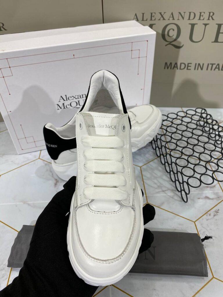alexander mcqueen ayakkabi sneaker beyaz suet