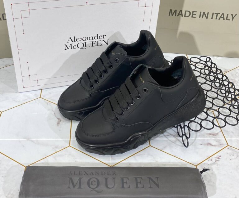 alexander mcqueen ayakkabi sneaker siyah gold yazili