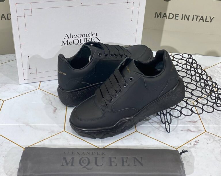 alexander mcqueen ayakkabi sneaker siyah gold yazili