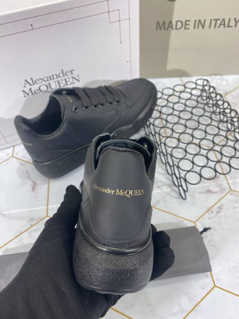 alexander mcqueen ayakkabi sneaker siyah gold yazili
