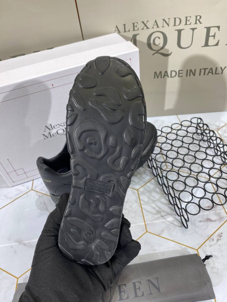 alexander mcqueen ayakkabi sneaker siyah gold yazili