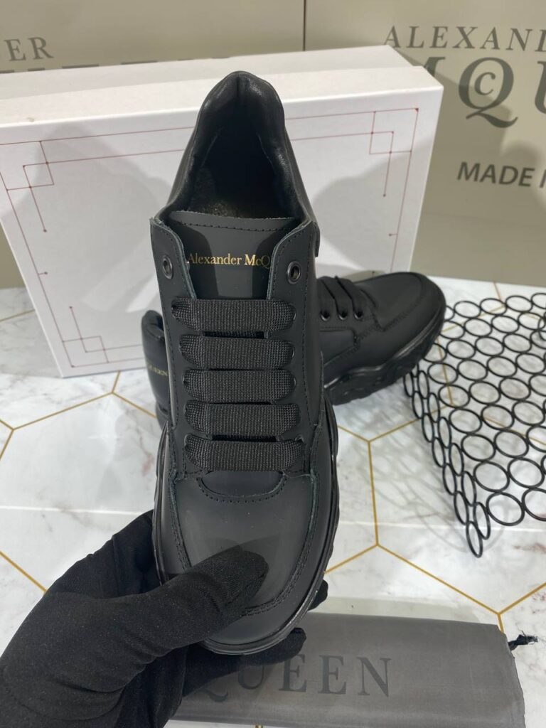 alexander mcqueen ayakkabi sneaker siyah gold yazili