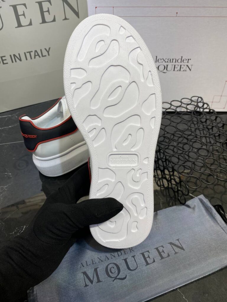 alexander mcqueen ayakkabi yeni sezon siyah beyaz kirmizi sneaker