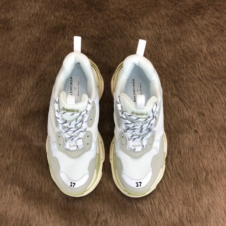 balenciaga ayakkabi triple s beyaz