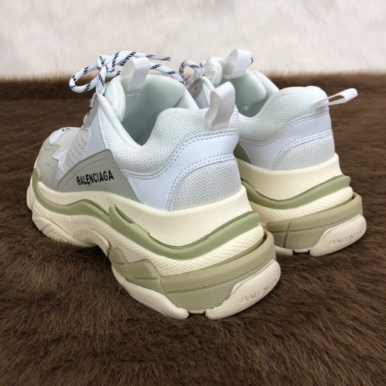 balenciaga ayakkabi triple s beyaz
