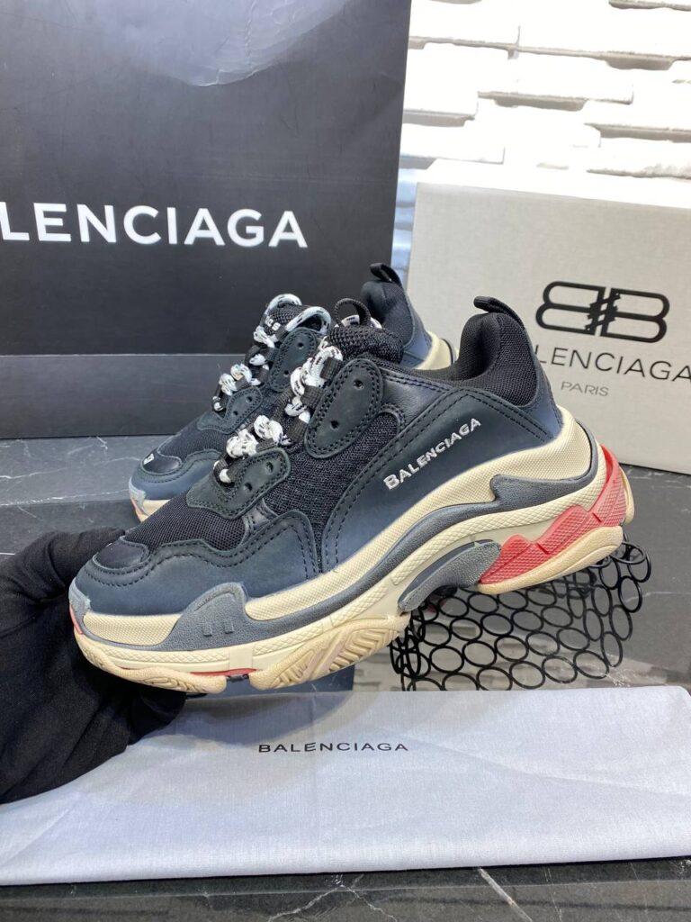 balenciaga ayakkabi triple s siyah