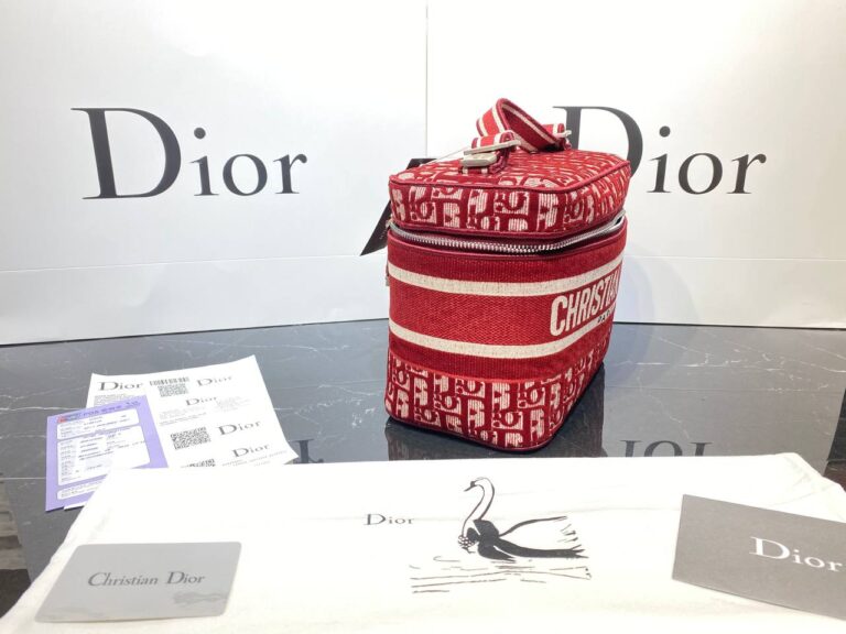 christian dior canta vanity case nakisli kirmizi 24x17 cm