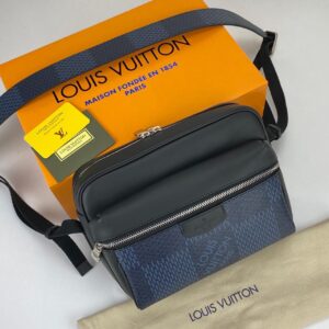 louis vuitton canta outdoor messenger erkek postaci mavi damier 29.5x20x10.5