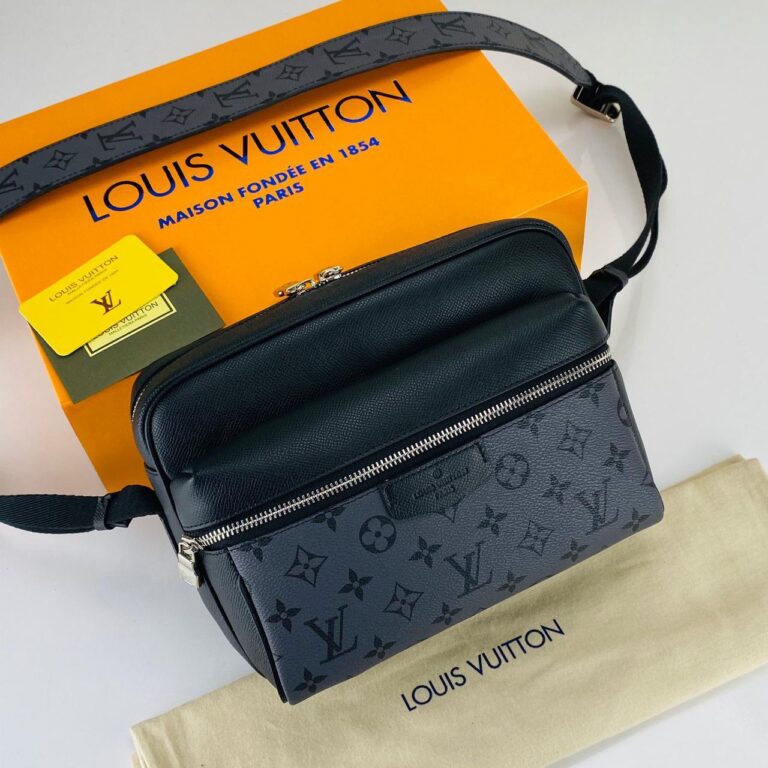 louis vuitton canta outdoor messenger erkek postaci monogram gri 29.5x20x10.5