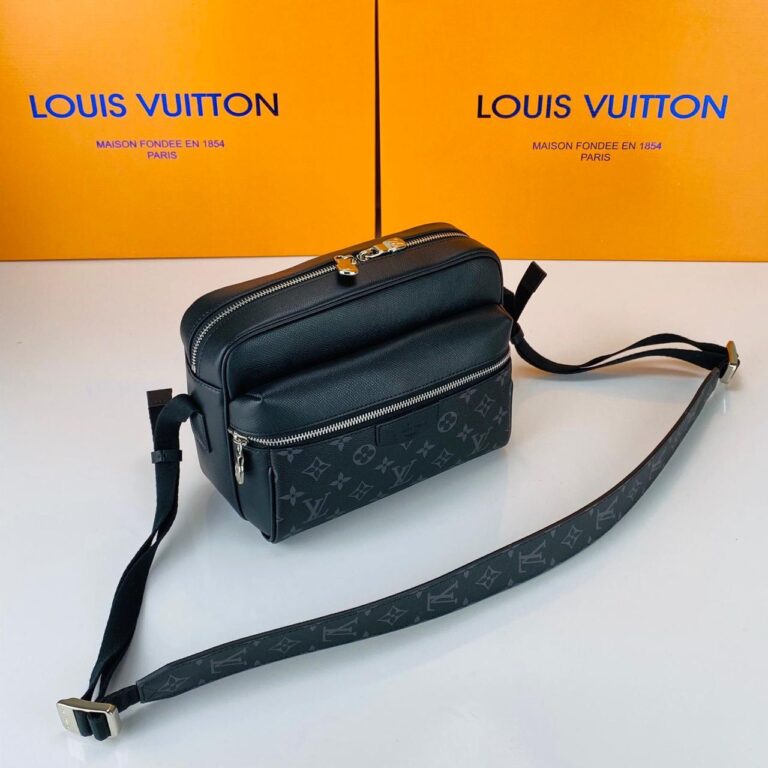 louis vuitton canta outdoor messenger erkek postaci siyah monogram 29.5x20x10.5