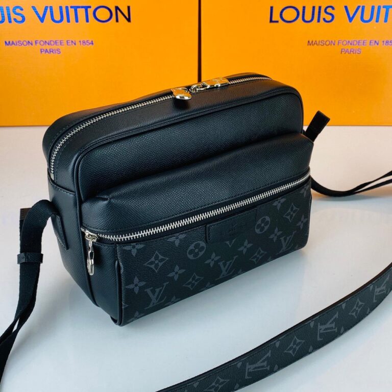 louis vuitton canta outdoor messenger erkek postaci siyah monogram 29.5x20x10.5