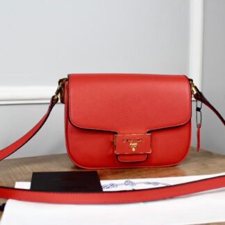 prada canta embleme saffiano kirmizi 20.5x14 cm