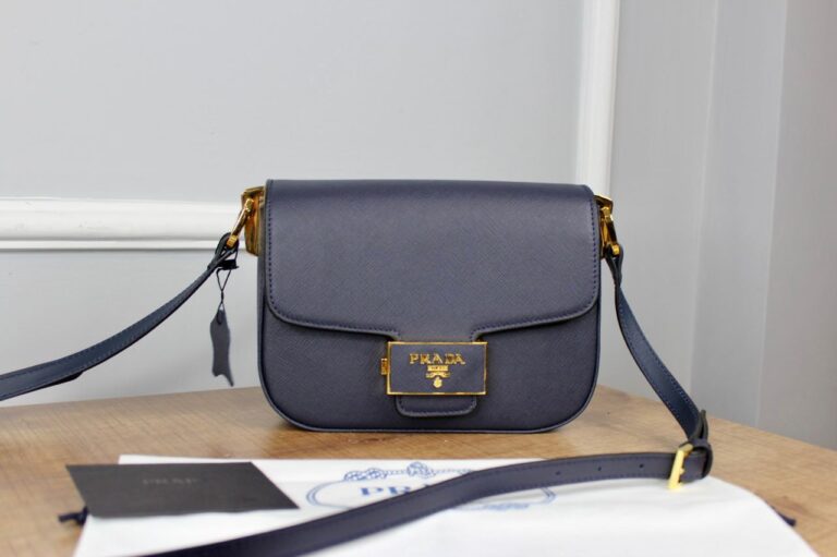 prada canta embleme saffiano lacivert 20.5x14 cm