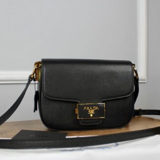 prada canta embleme saffiano siyah 20.5x14 cm