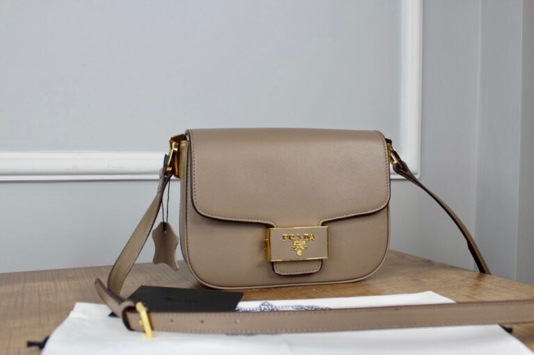 prada canta embleme saffiano vizon 20.5x14 cm
