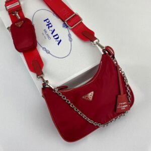 prada canta re edition 2005 omuz cantasi deri kirmizi 23x16 cm