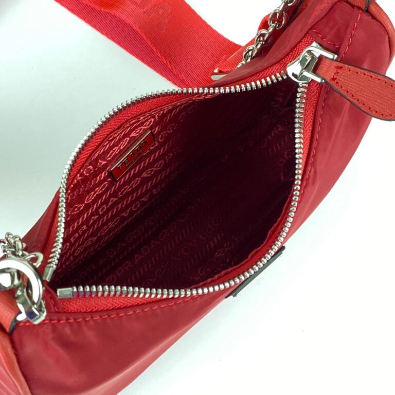 prada canta re edition 2005 omuz cantasi deri kirmizi 23x16 cm