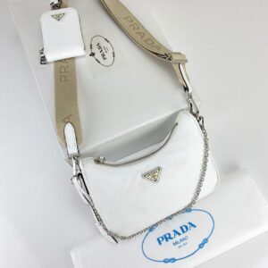 prada canta re edition 2005 saffiano omuz cantasi deri beyaz 22x18 cm
