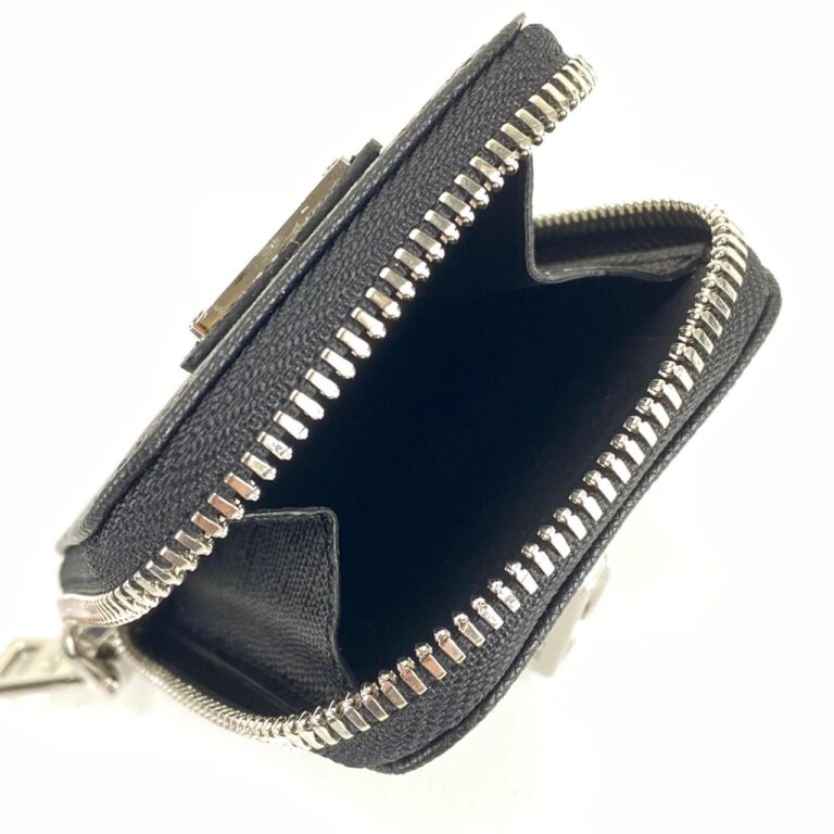 prada canta re edition 2005 saffiano omuz cantasi deri siyah acik kirmizi logo 22x18 cm