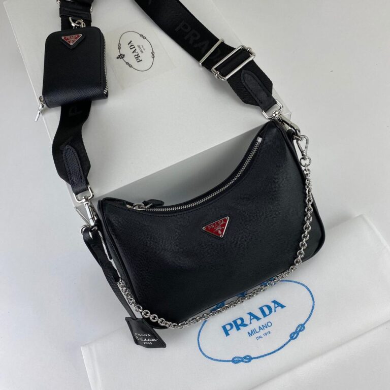 prada canta re edition 2005 saffiano omuz cantasi deri siyah bordo logo 22x18 cm