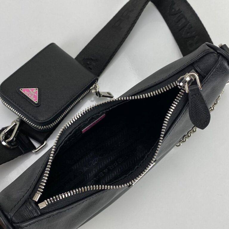 prada canta re edition 2005 saffiano omuz cantasi deri siyah pembe logo 22x18 cm