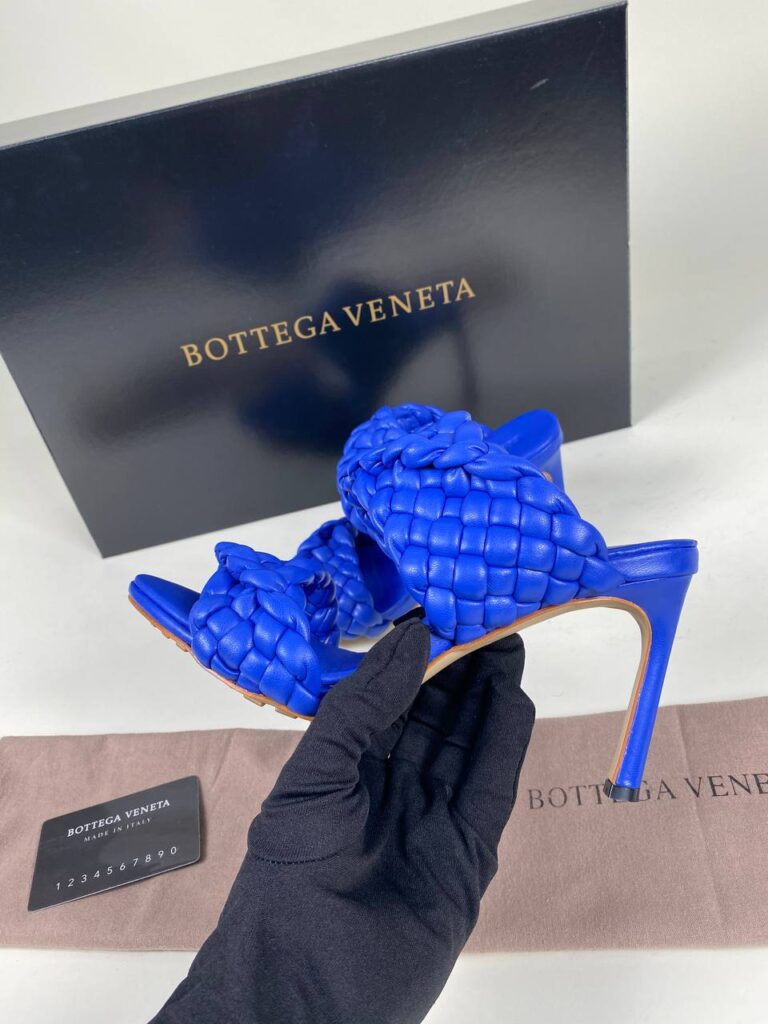 bottega veneta ayakkabi deri saks mavi terlik topuk 10 cm