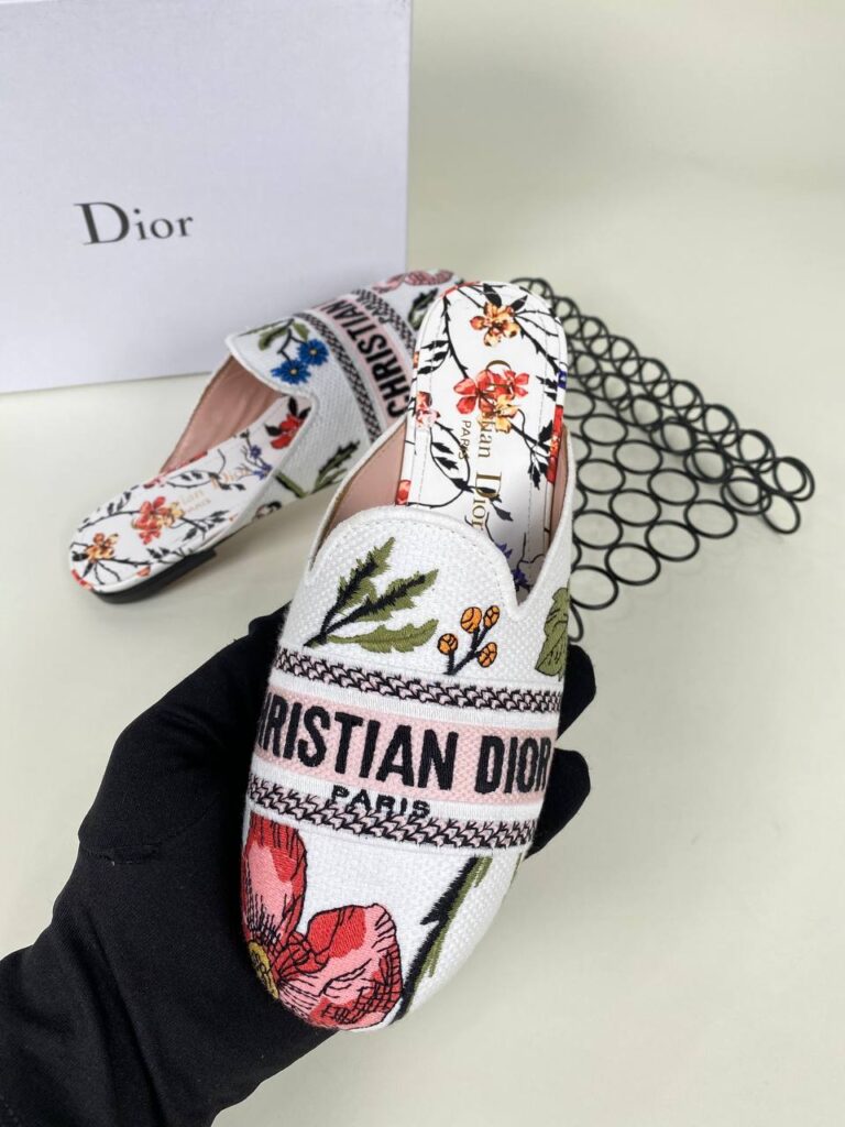 christian dior ayakkabi nakisli beyaz terlik 2021