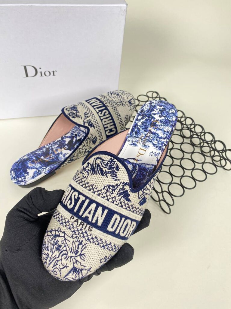 christian dior ayakkabi nakisli lacivert bej terlik 2021