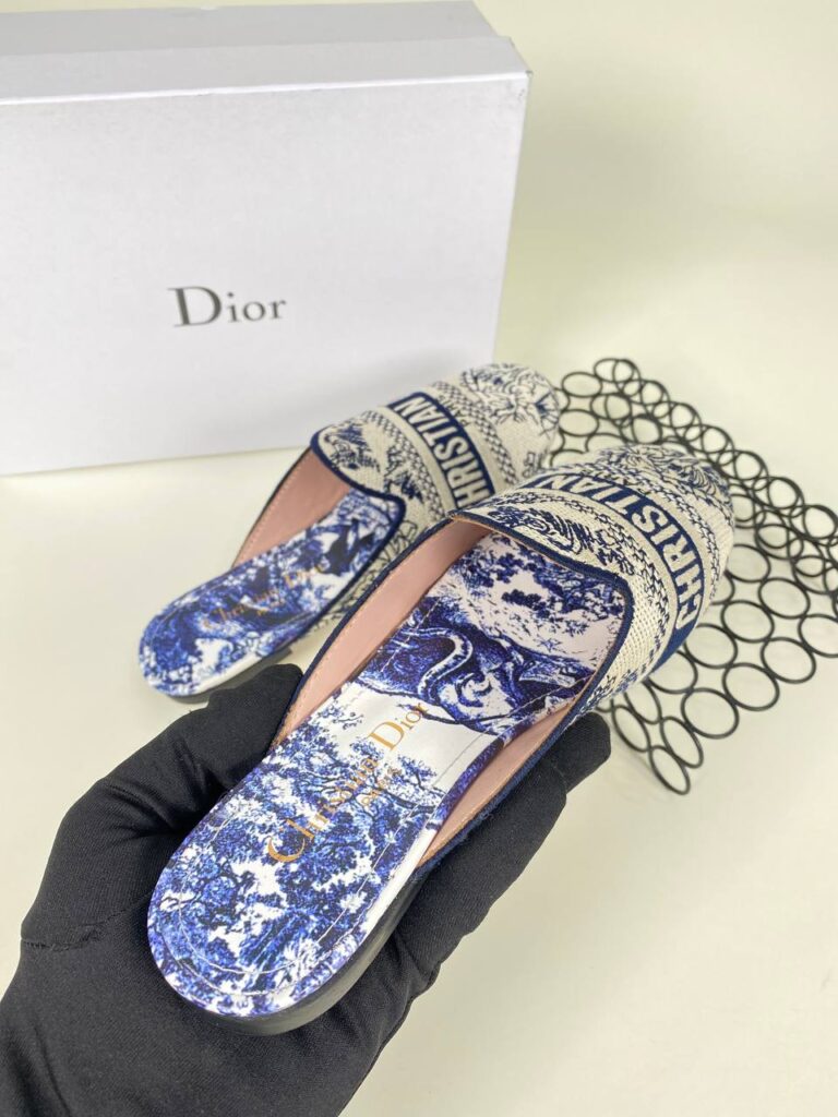 christian dior ayakkabi nakisli lacivert bej terlik 2021