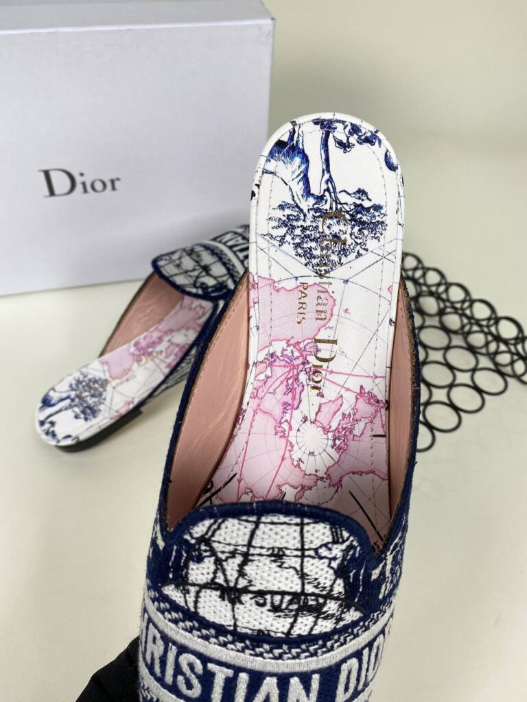 christian dior ayakkabi nakisli lacivert pembe terlik 2021