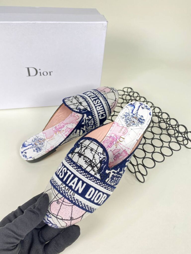 christian dior ayakkabi nakisli lacivert pembe terlik 2021