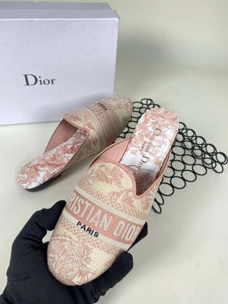 christian dior ayakkabi nakisli pudra pembe terlik 2021