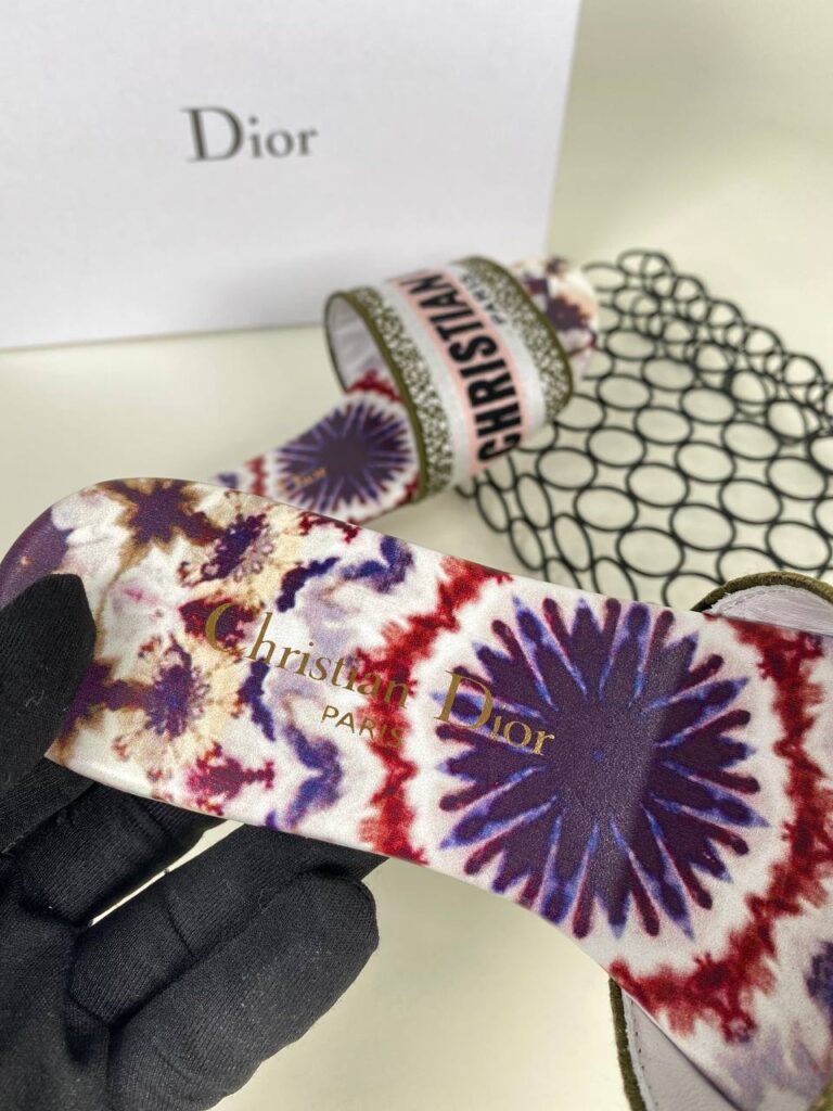 christian dior ayakkabi nakisli terlik pudra yesil