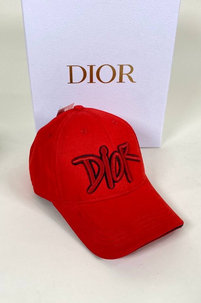 christian dior sapka kirmizi