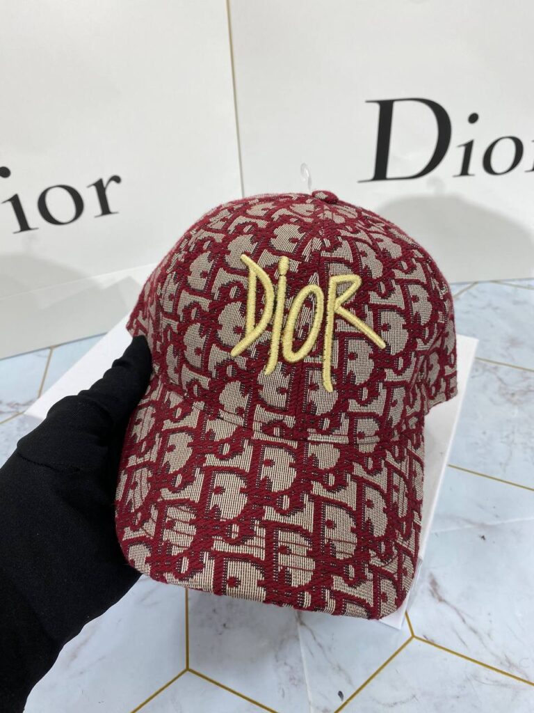 christian dior sapka kirmizi klasik vip logo