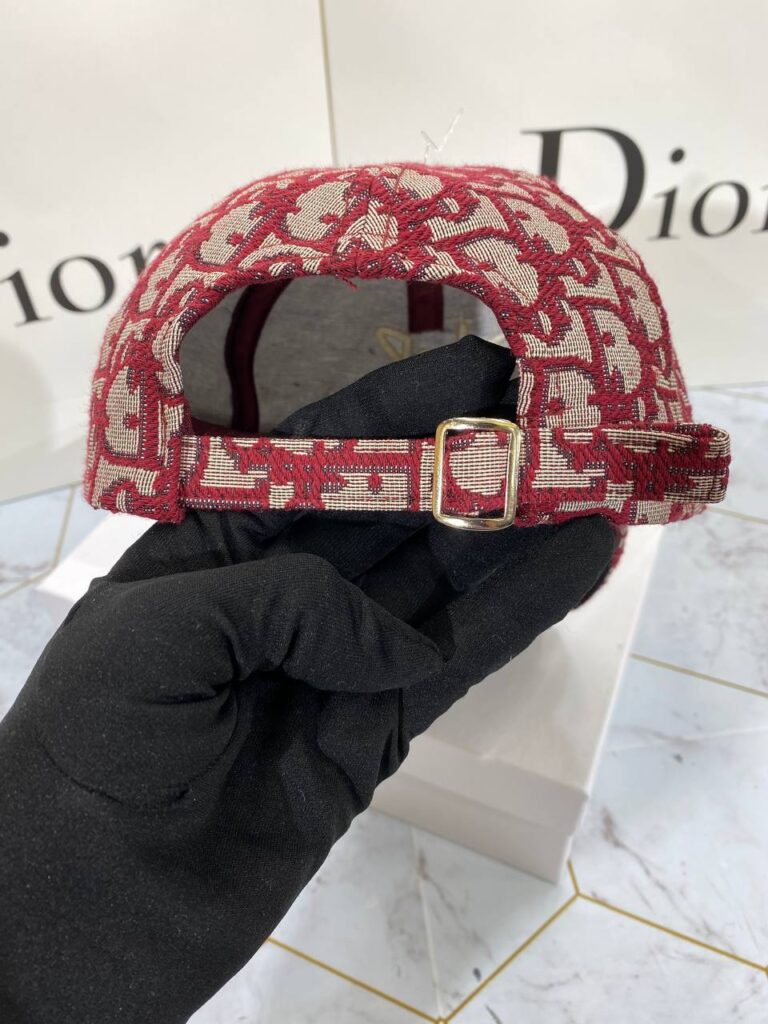 christian dior sapka kirmizi klasik vip logo