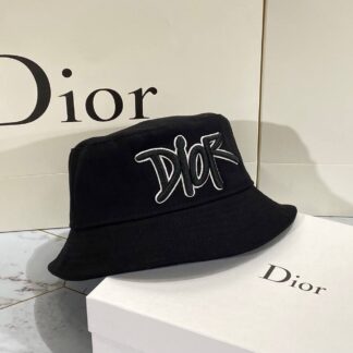 christian dior sapka siyah kabartma yazi