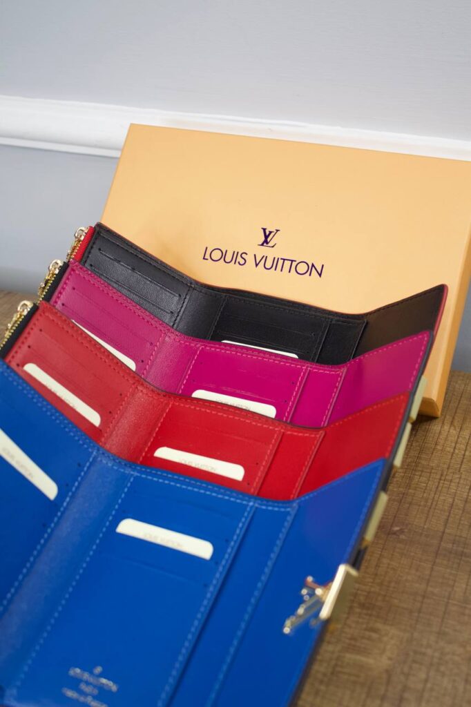 louis vuitton canta cappucines kirmizi kucuk cuzdan 13.5x9.5x3 cm