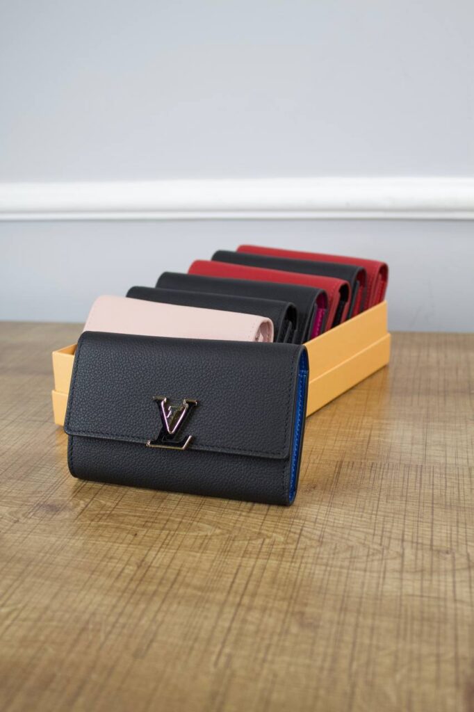 louis vuitton canta cappucines siyah mavi kucuk cuzdan 13.5x9.5x3 cm